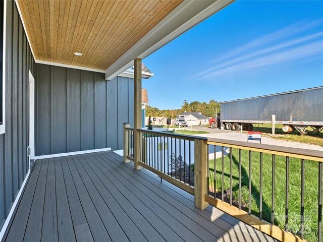 30 Olde Oak Court, Hendersonville, NC 28792