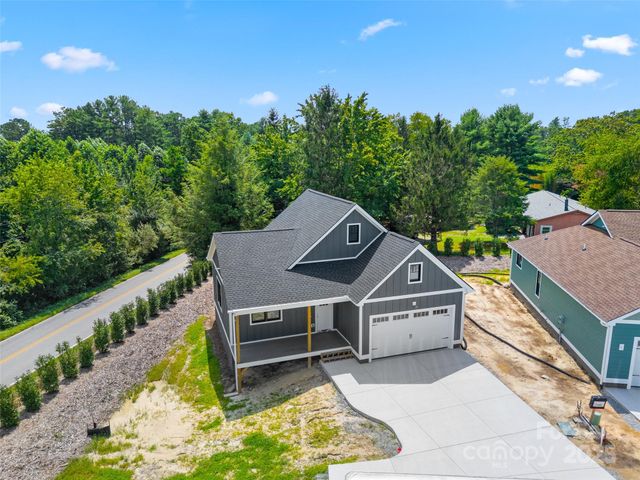 30 Olde Oak Court, Hendersonville, NC 28792