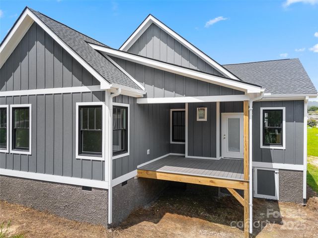 30 Olde Oak Court, Hendersonville, NC 28792