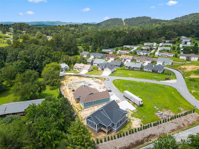 30 Olde Oak Court, Hendersonville, NC 28792