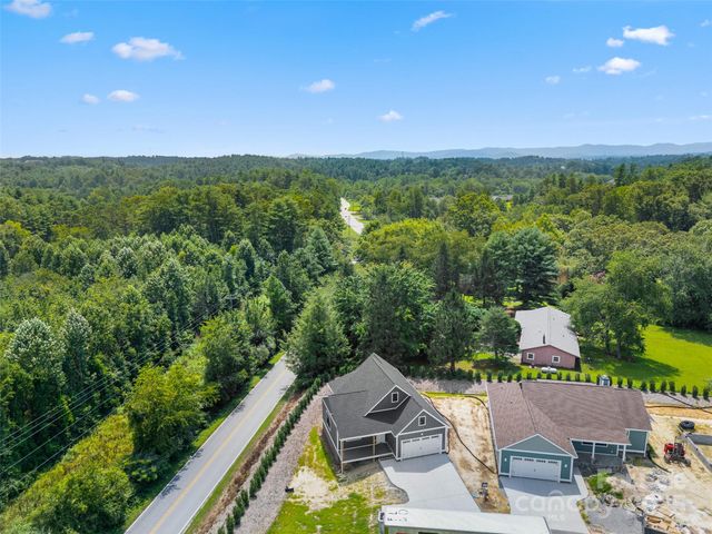 30 Olde Oak Court, Hendersonville, NC 28792