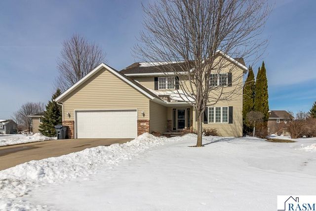 14 Eagle Ridge Court, North Mankato, MN 56003