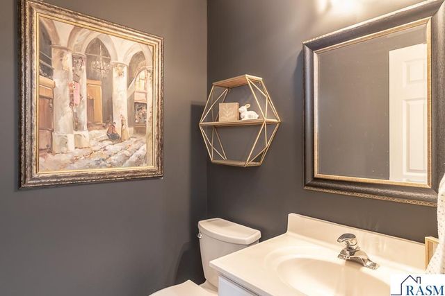 14 Eagle Ridge Court, North Mankato, MN 56003