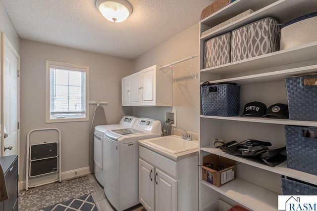 14 Eagle Ridge Court, North Mankato, MN 56003