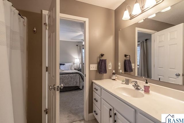 14 Eagle Ridge Court, North Mankato, MN 56003