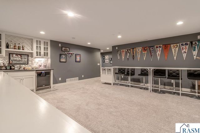 14 Eagle Ridge Court, North Mankato, MN 56003