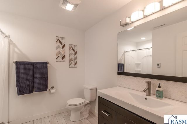 14 Eagle Ridge Court, North Mankato, MN 56003