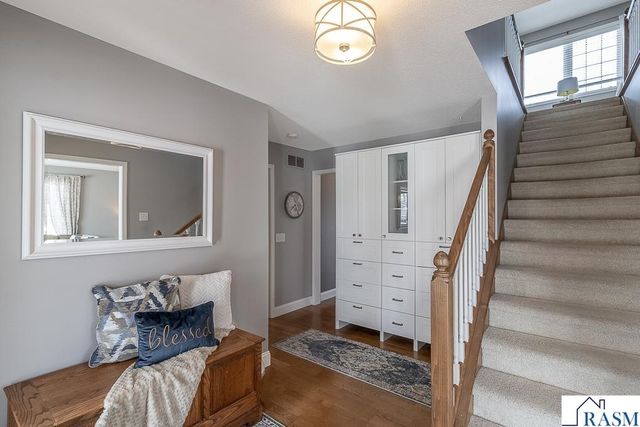 14 Eagle Ridge Court, North Mankato, MN 56003