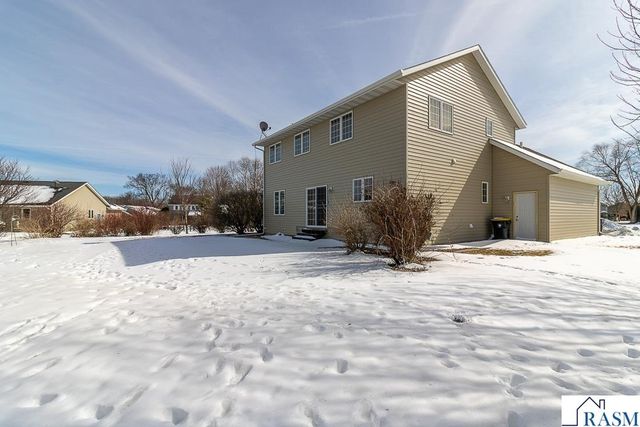 14 Eagle Ridge Court, North Mankato, MN 56003