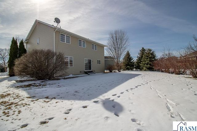 14 Eagle Ridge Court, North Mankato, MN 56003