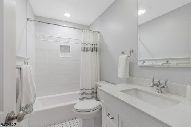 7 Oxbow Dr, New Providence Boro, NJ 07974