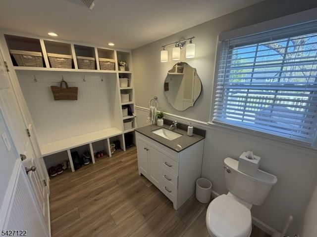 7 Oxbow Dr, New Providence Boro, NJ 07974