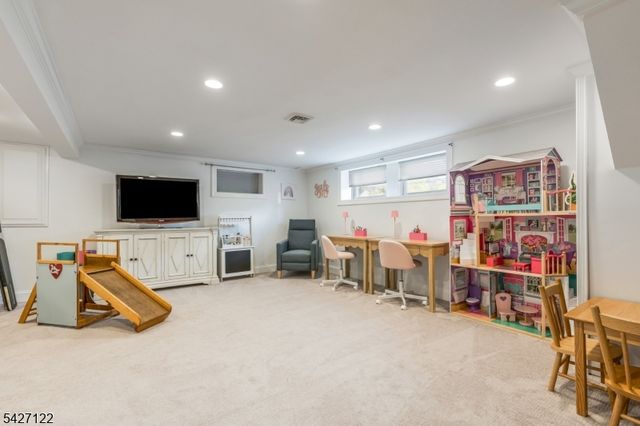 7 Oxbow Dr, New Providence Boro, NJ 07974