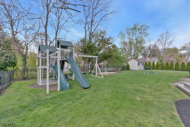 7 Oxbow Dr, New Providence Boro, NJ 07974