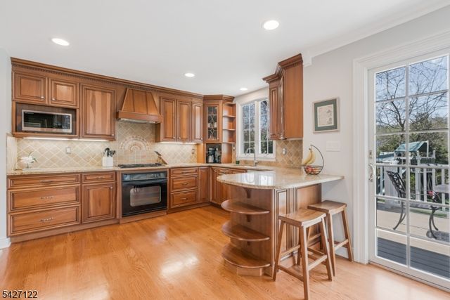 7 Oxbow Dr, New Providence Boro, NJ 07974