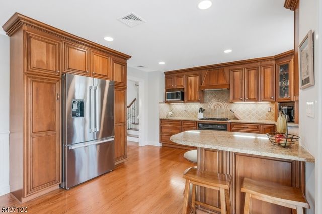 7 Oxbow Dr, New Providence Boro, NJ 07974