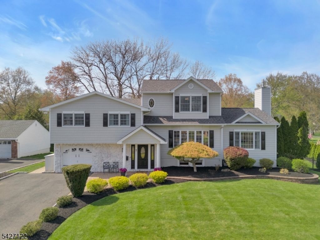 7 Oxbow Dr, New Providence Boro, NJ 07974