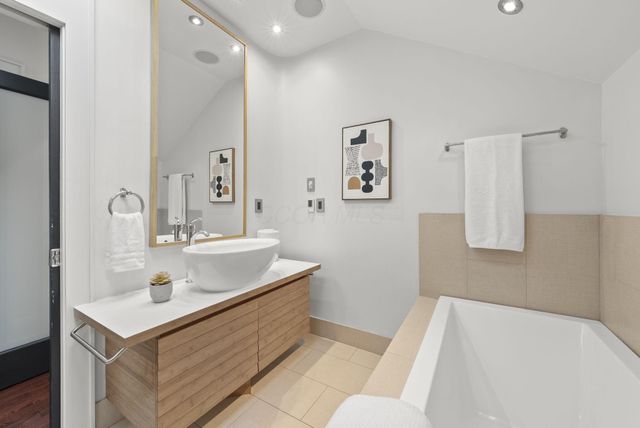 610 City Park Avenue, Columbus, OH 43206