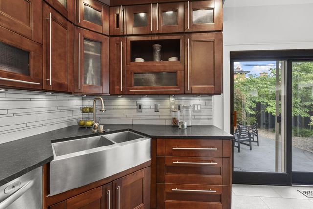 610 City Park Avenue, Columbus, OH 43206