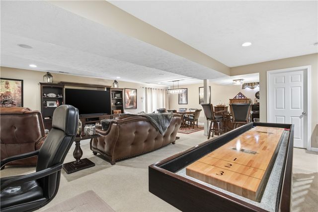 2035 Majestic Dr, North Strabane, PA 15317