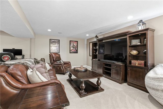 2035 Majestic Dr, North Strabane, PA 15317