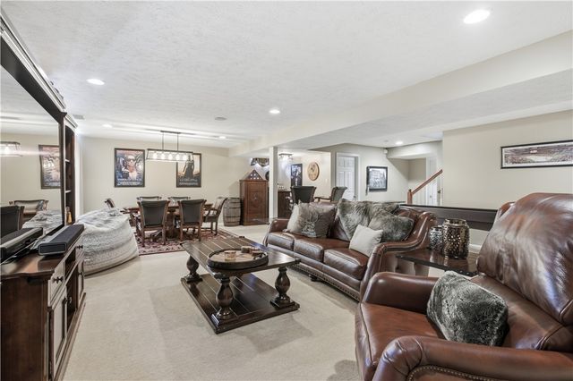 2035 Majestic Dr, North Strabane, PA 15317