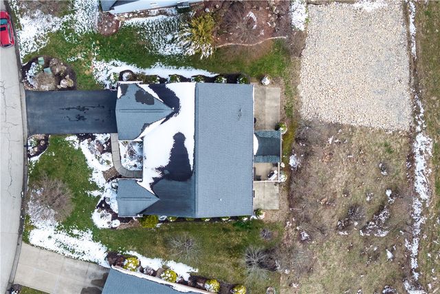 2035 Majestic Dr, North Strabane, PA 15317