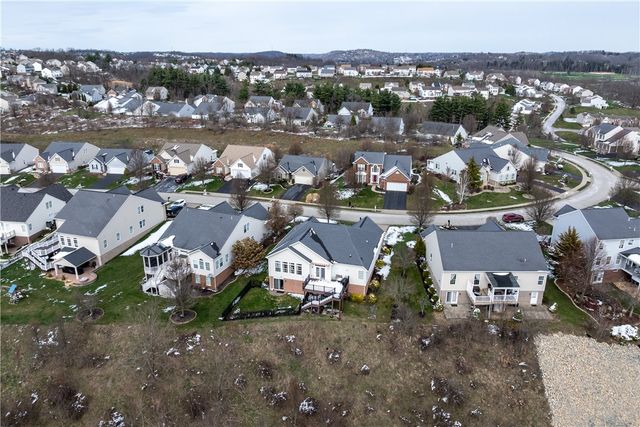 2035 Majestic Dr, North Strabane, PA 15317