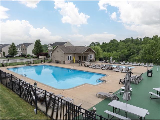 2035 Majestic Dr, North Strabane, PA 15317