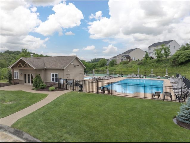 2035 Majestic Dr, North Strabane, PA 15317