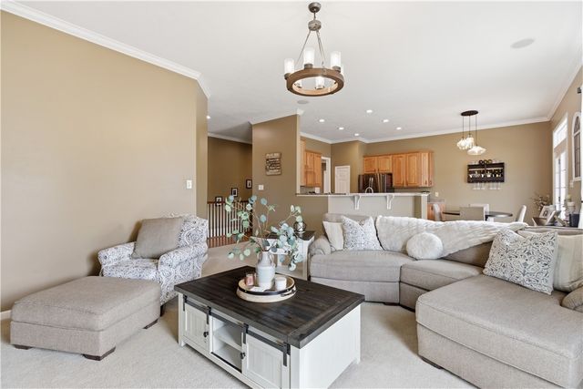 2035 Majestic Dr, North Strabane, PA 15317