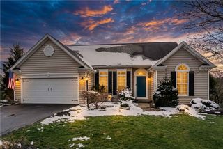 2035 Majestic Dr, North Strabane, PA 15317