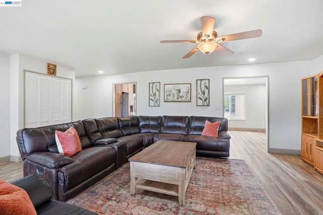 11378 Mountain View Rd, Tracy, CA 95376