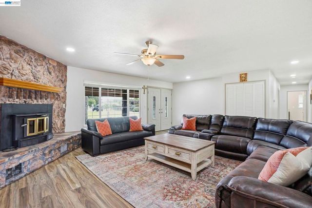 11378 Mountain View Rd, Tracy, CA 95376