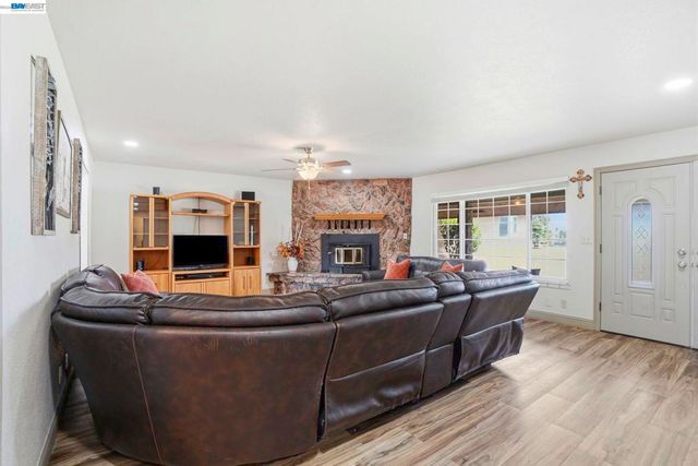 11378 Mountain View Rd, Tracy, CA 95376
