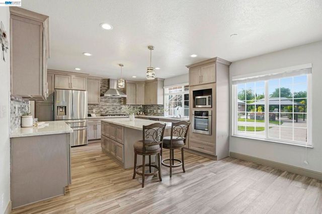 11378 Mountain View Rd, Tracy, CA 95376