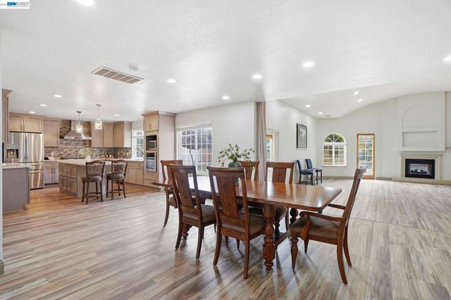11378 Mountain View Rd, Tracy, CA 95376