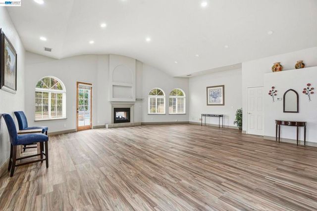 11378 Mountain View Rd, Tracy, CA 95376