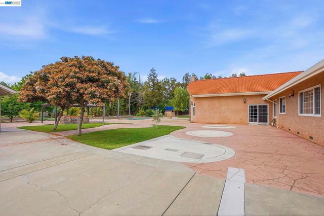 11378 Mountain View Rd, Tracy, CA 95376
