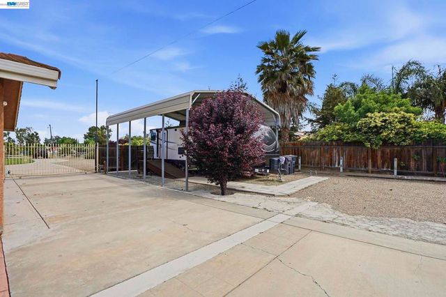 11378 Mountain View Rd, Tracy, CA 95376
