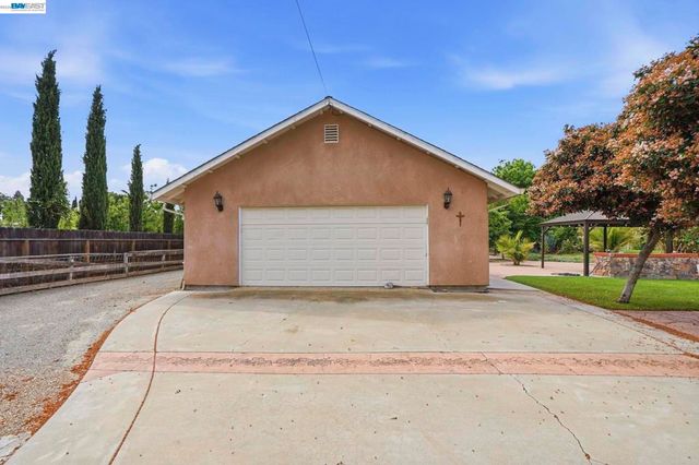 11378 Mountain View Rd, Tracy, CA 95376
