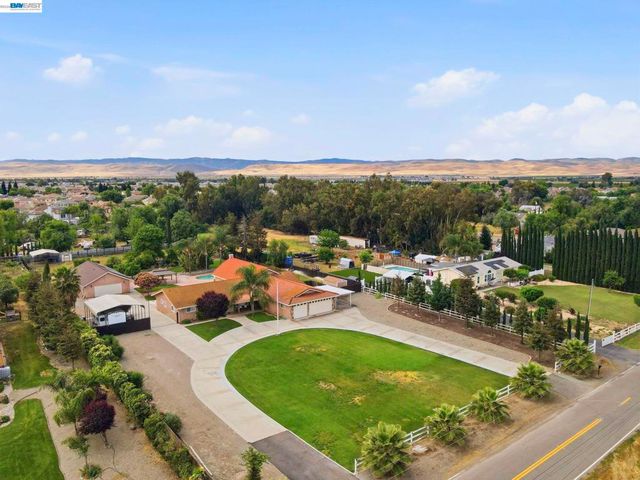 11378 Mountain View Rd, Tracy, CA 95376