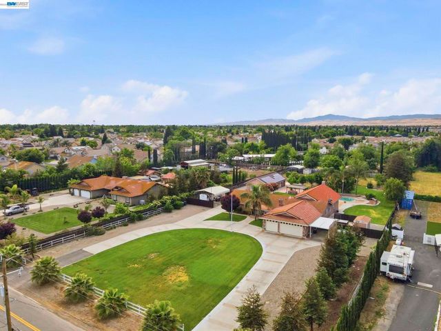 11378 Mountain View Rd, Tracy, CA 95376