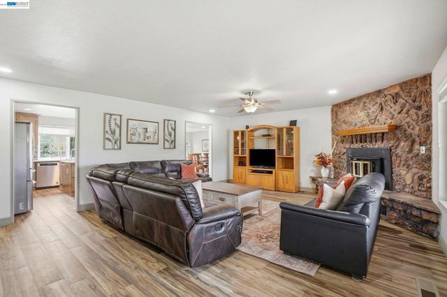 11378 Mountain View Rd, Tracy, CA 95376