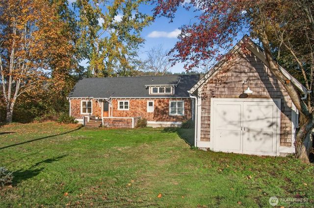 357 E Birnie Slough Road, Cathlamet, WA 98612