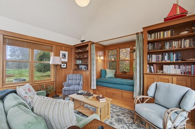 357 E Birnie Slough Road, Cathlamet, WA 98612