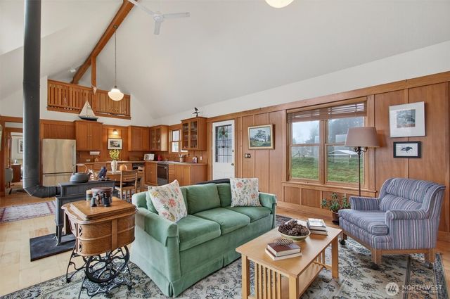 357 E Birnie Slough Road, Cathlamet, WA 98612