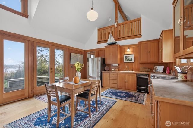 357 E Birnie Slough Road, Cathlamet, WA 98612