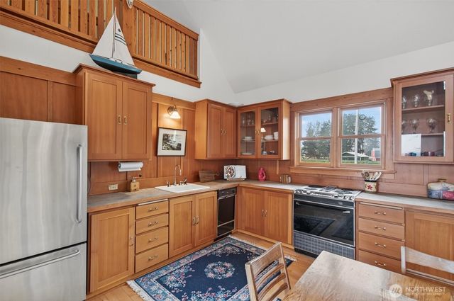 357 E Birnie Slough Road, Cathlamet, WA 98612