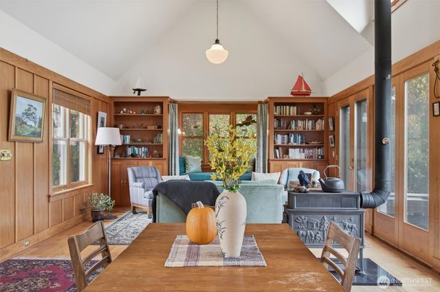 357 E Birnie Slough Road, Cathlamet, WA 98612